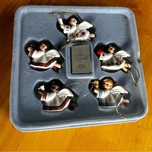 1983 Avon Peace on Earth Angels Ornament Set of 5 Porcelain Angels
